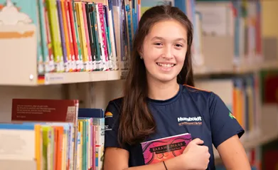 Imagem representativa do Biblioteca. A imagem exibe alunos e o ambiente do Biblioteca no colégio Humboldt