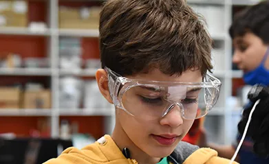 Imagem representativa do Cursos Extras. A imagem exibe alunos e o ambiente do Cursos Extras no colégio Humboldt