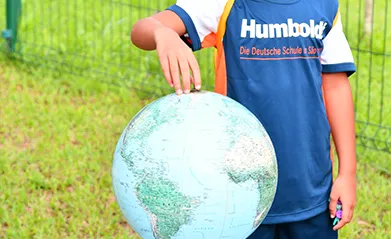 Imagem representativa do Intercâmbios. A imagem exibe alunos e o ambiente do Intercâmbios no colégio Humboldt