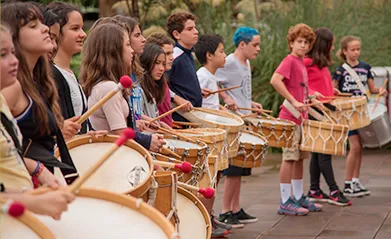 Imagem representativa do Eventos. A imagem exibe alunos e o ambiente do Eventos no colégio Humboldt
