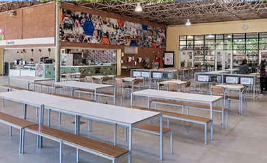 Imagem representativa do Restaurant und Cafeteria. A imagem exibe alunos e o ambiente do Restaurant und Cafeteria no colégio Humboldt