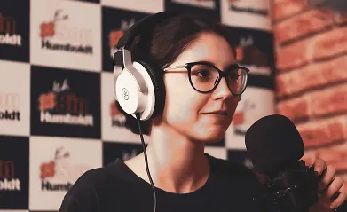 Imagem representativa do Mint- und Maker-Räume. A imagem exibe alunos e o ambiente do Mint- und Maker-Räume no colégio Humboldt